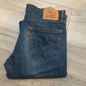 Levi jeans. W 36 L 34. Nothing wrong with them. Like new.